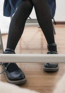 饭店桌下丝袜足J交在线_3D电影免费观看电视剧